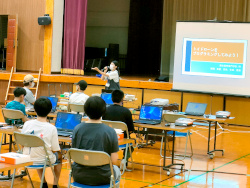 熊本高専生による小中学生のためのプログラミング講座in湯前町
