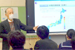 出前授業「霧箱による放射線の観察」