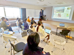 本科4年生の建築設計課題の講評会を開催しました。(2/16)