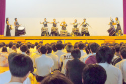 両キャンパスで芸術鑑賞会を実施