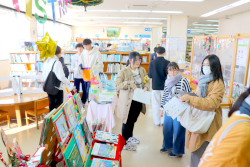 建築社会デザイン工学科4年生が水俣市立図書館見学