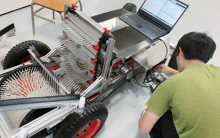 研究でのロボット製作