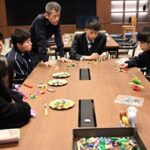 レゴ® シリアスプレイ® メソッドを活用した英語学習プログラム